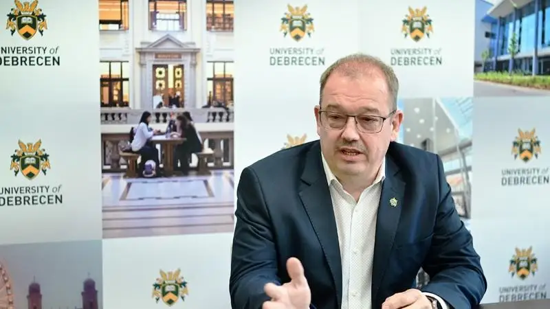 Jenei Attila új stratégiája átalakítja a DE nemzetközi jelenlétét
