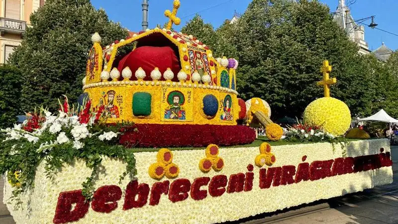 Csütörtökön 12 virágkocsi, 17 hazai és 9 nemzetközi formáció vonul végig Debrecenben