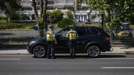 Egy héten át fokozottan ellenőrzik a mobilozó sofőröket a rendőrök