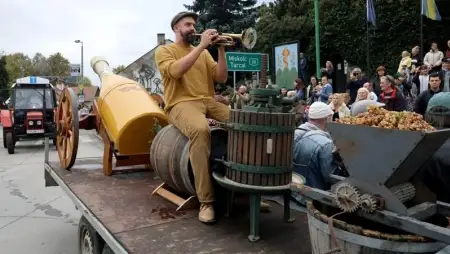 Felvonulás, koncertek, népi kulturális programok