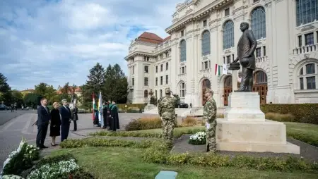 Koszorúzással tisztelegtek Klebelsberg Kuno emléke előtt Debrecenben