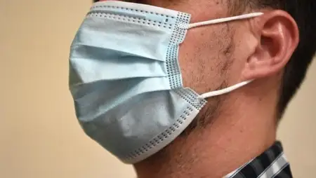A debreceni klinikákon, a Kenézy Campuson és Berettyóújfaluban is kötelező a maszk