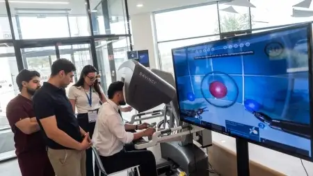 Robotsebészeti szimulátorokat próbálhatnak ki a Debreceni Egyetem hallgatói