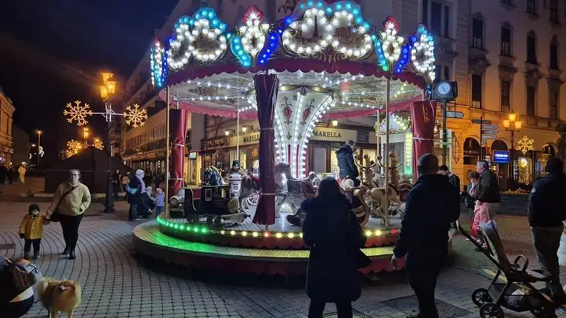 Szabolcsi pálinka és kürtős kalács: a nyíregyházi karácsonyi vásárban hangolódtunk az ünnepekre – galériával